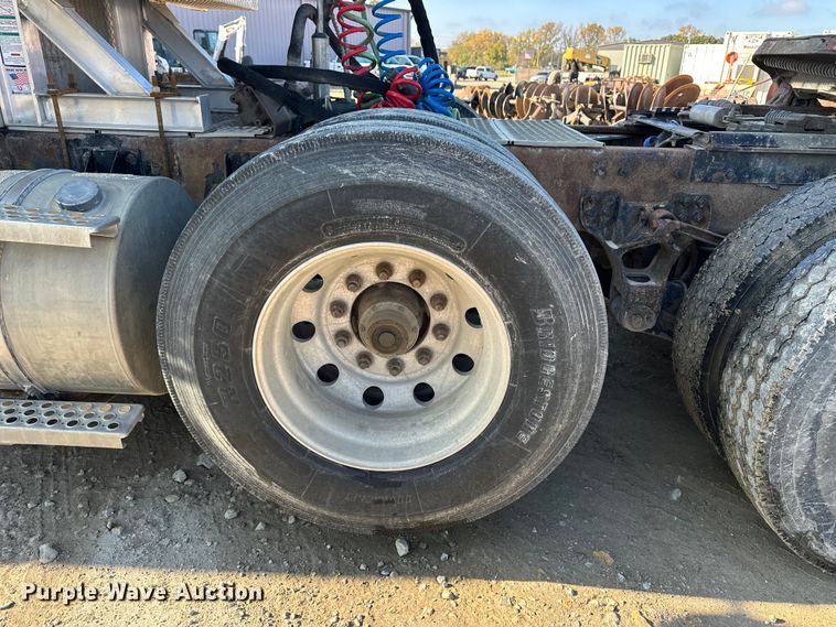 image for item EE4327 2007 Kenworth T800 semi truck