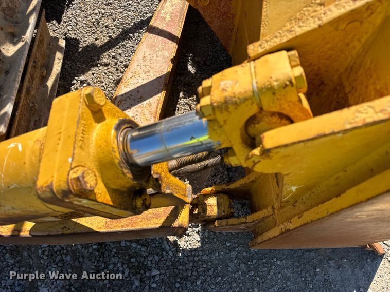 image for item EF2218 2017 Caterpillar D6N XL dozer