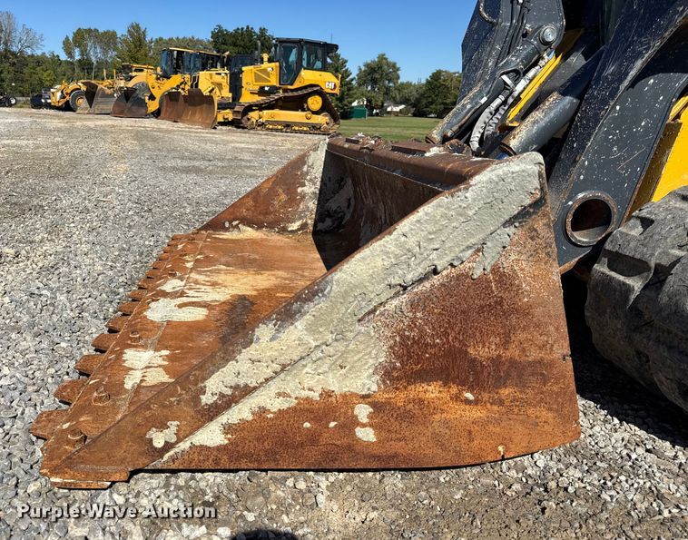 image for item EF2219 2021 John Deere 325G tracked skid steer loader