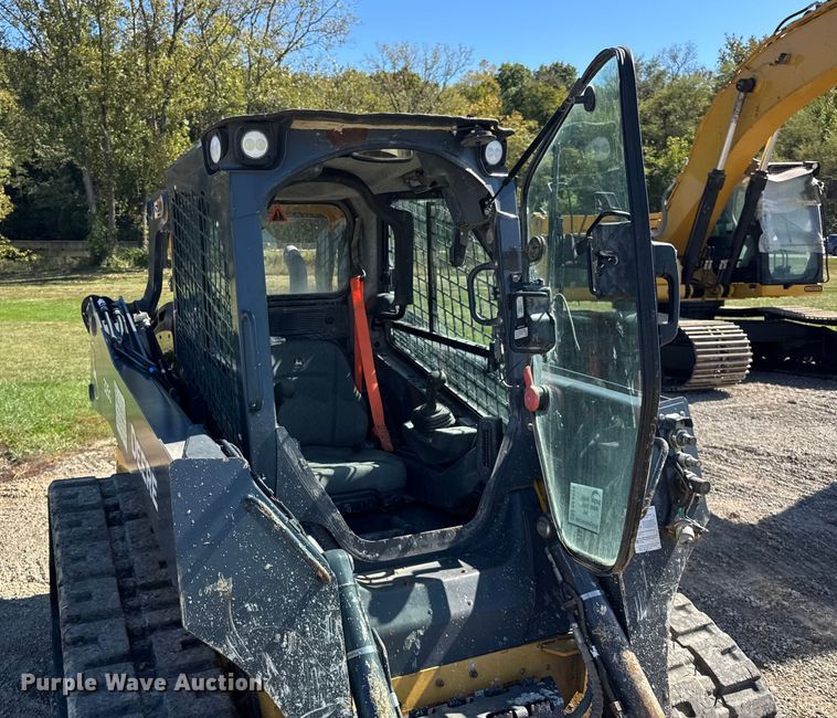 image for item EF2219 2021 John Deere 325G tracked skid steer loader