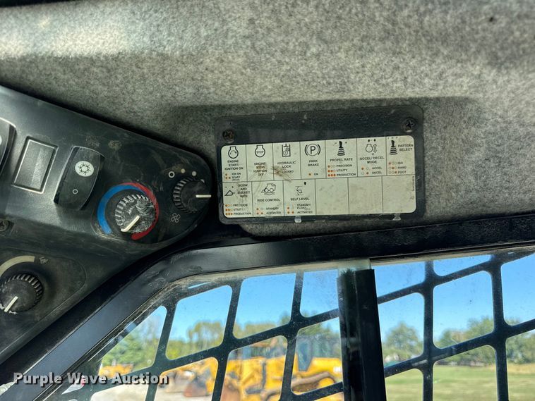 image for item EF2219 2021 John Deere 325G tracked skid steer loader