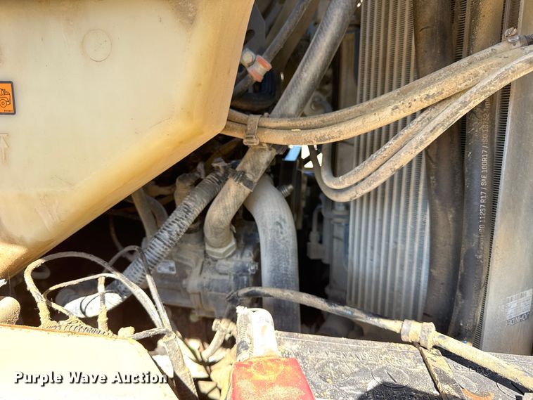 image for item EF2219 2021 John Deere 325G tracked skid steer loader