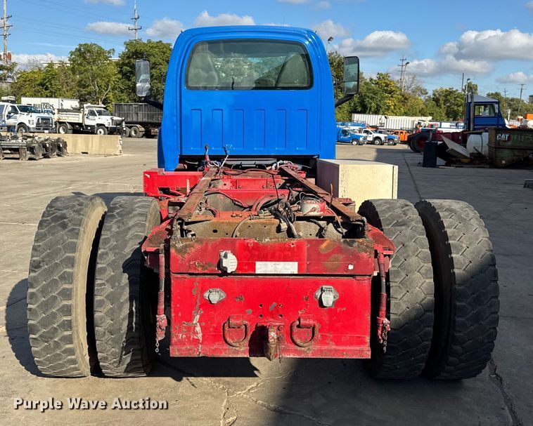 image for item EF2223 2004 Chevrolet C8500 truck cab and chassis