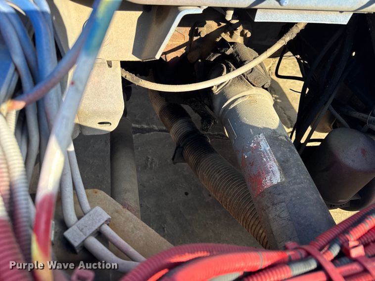 image for item EF2223 2004 Chevrolet C8500 truck cab and chassis