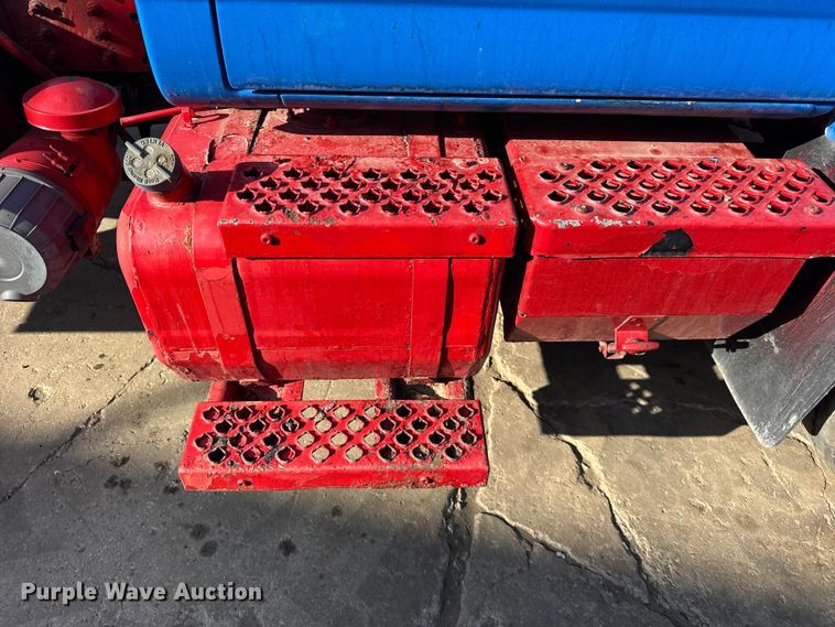 image for item EF2223 2004 Chevrolet C8500 truck cab and chassis