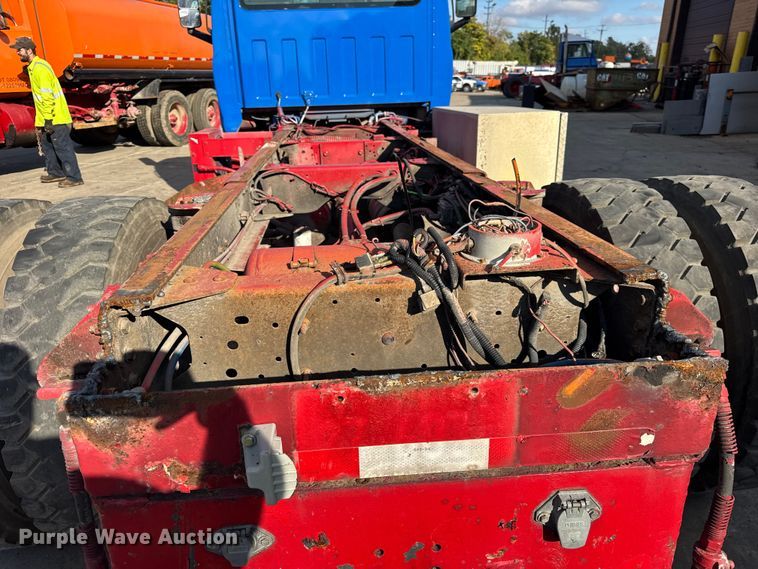 image for item EF2223 2004 Chevrolet C8500 truck cab and chassis