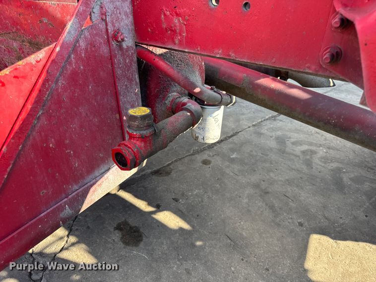 image for item EF2223 2004 Chevrolet C8500 truck cab and chassis