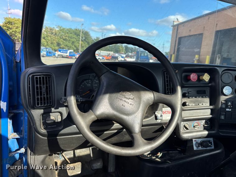 image for item EF2223 2004 Chevrolet C8500 truck cab and chassis