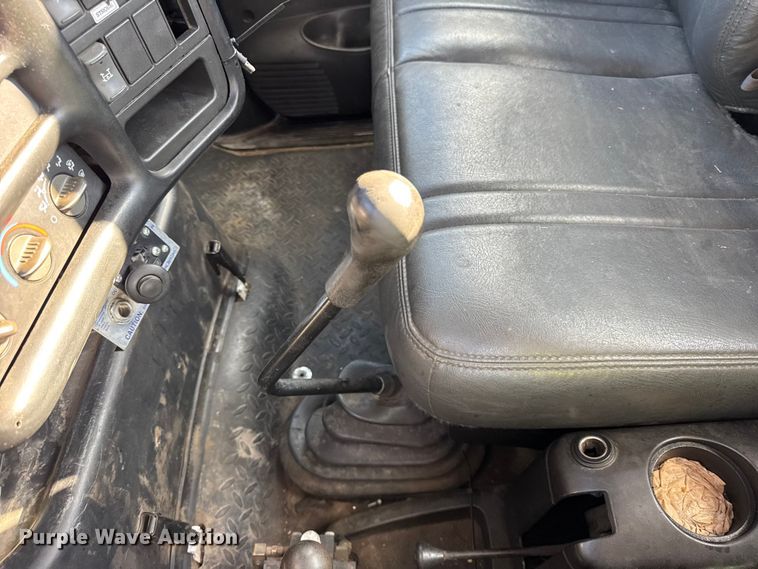 image for item EF2223 2004 Chevrolet C8500 truck cab and chassis