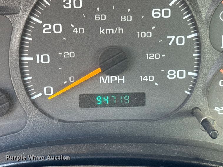 image for item EF2223 2004 Chevrolet C8500 truck cab and chassis