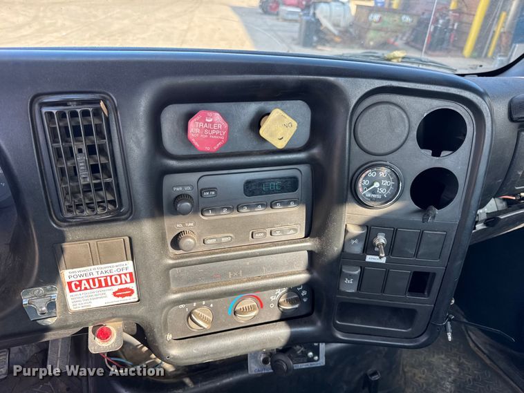 image for item EF2223 2004 Chevrolet C8500 truck cab and chassis