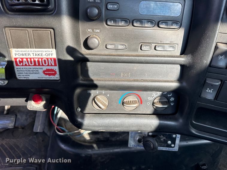 image for item EF2223 2004 Chevrolet C8500 truck cab and chassis