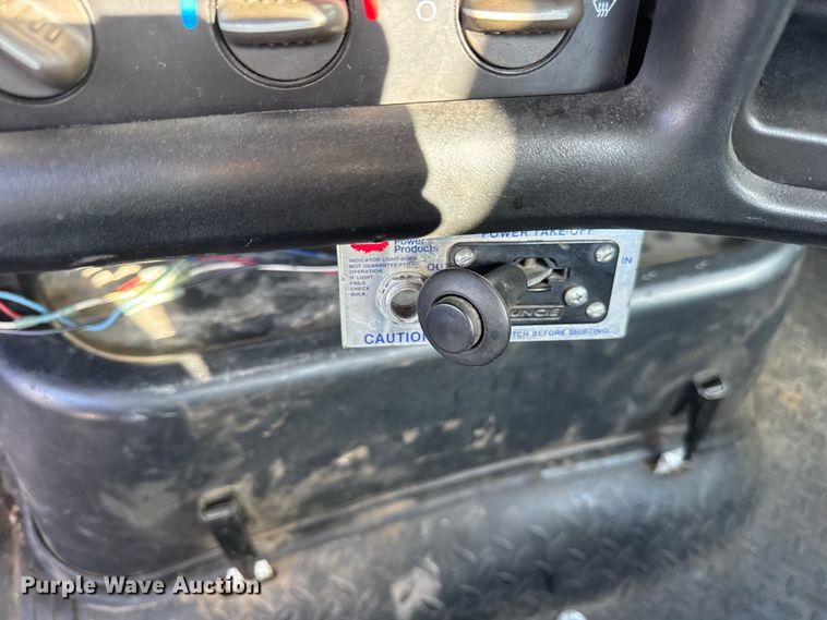 image for item EF2223 2004 Chevrolet C8500 truck cab and chassis