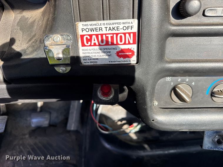 image for item EF2223 2004 Chevrolet C8500 truck cab and chassis