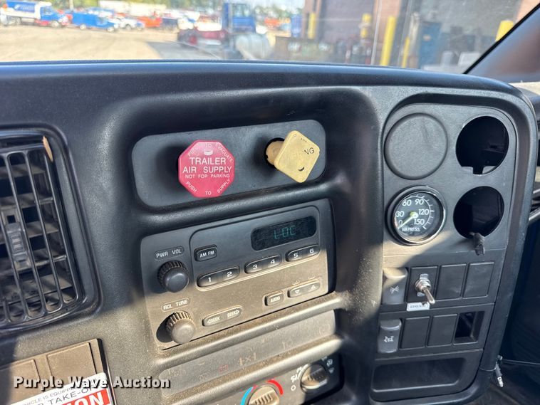 image for item EF2223 2004 Chevrolet C8500 truck cab and chassis