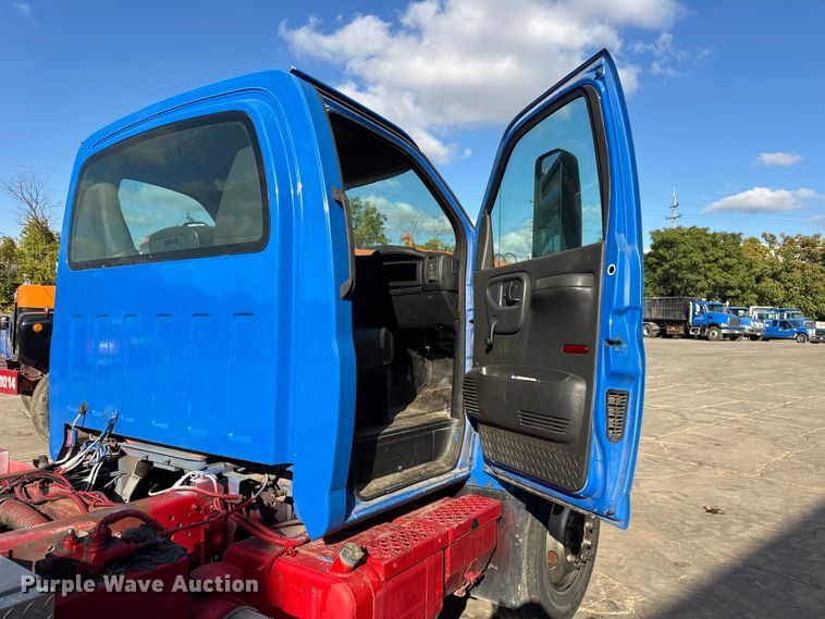 image for item EF2223 2004 Chevrolet C8500 truck cab and chassis