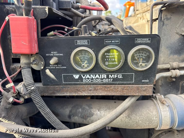 image for item EF2223 2004 Chevrolet C8500 truck cab and chassis