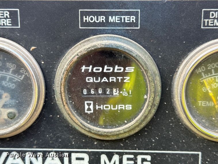 image for item EF2223 2004 Chevrolet C8500 truck cab and chassis