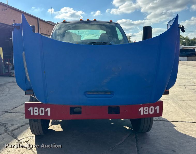 image for item EF2223 2004 Chevrolet C8500 truck cab and chassis