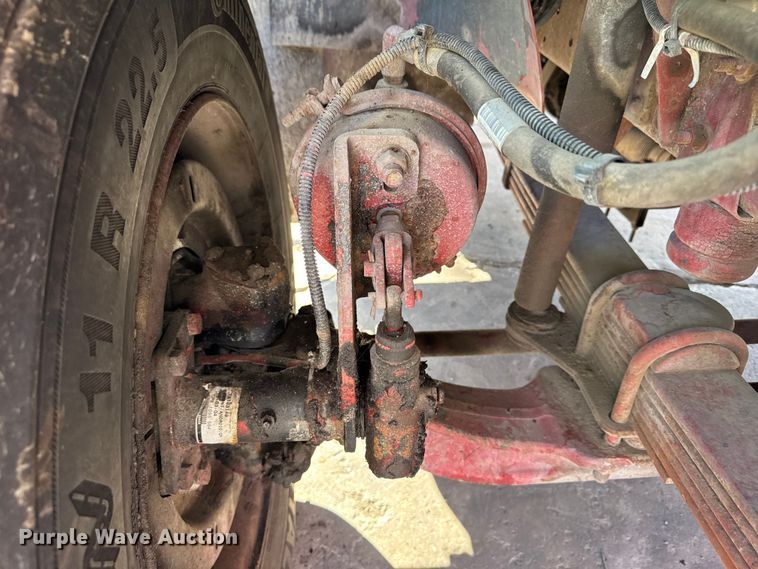 image for item EF2223 2004 Chevrolet C8500 truck cab and chassis