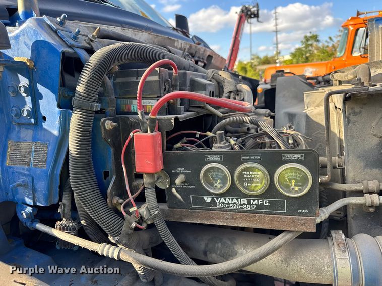 image for item EF2223 2004 Chevrolet C8500 truck cab and chassis