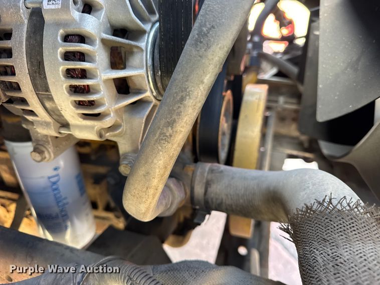 image for item EF2223 2004 Chevrolet C8500 truck cab and chassis