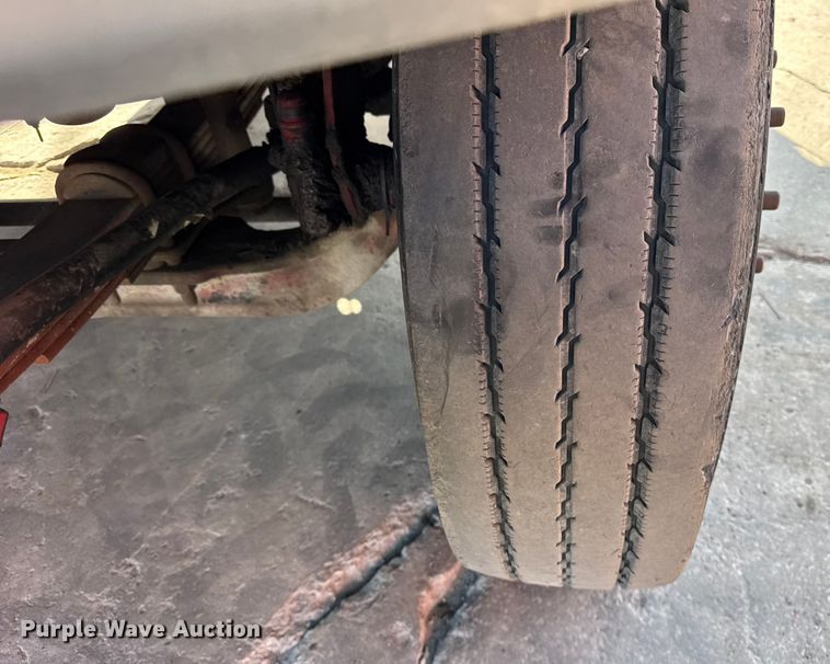 image for item EF2223 2004 Chevrolet C8500 truck cab and chassis