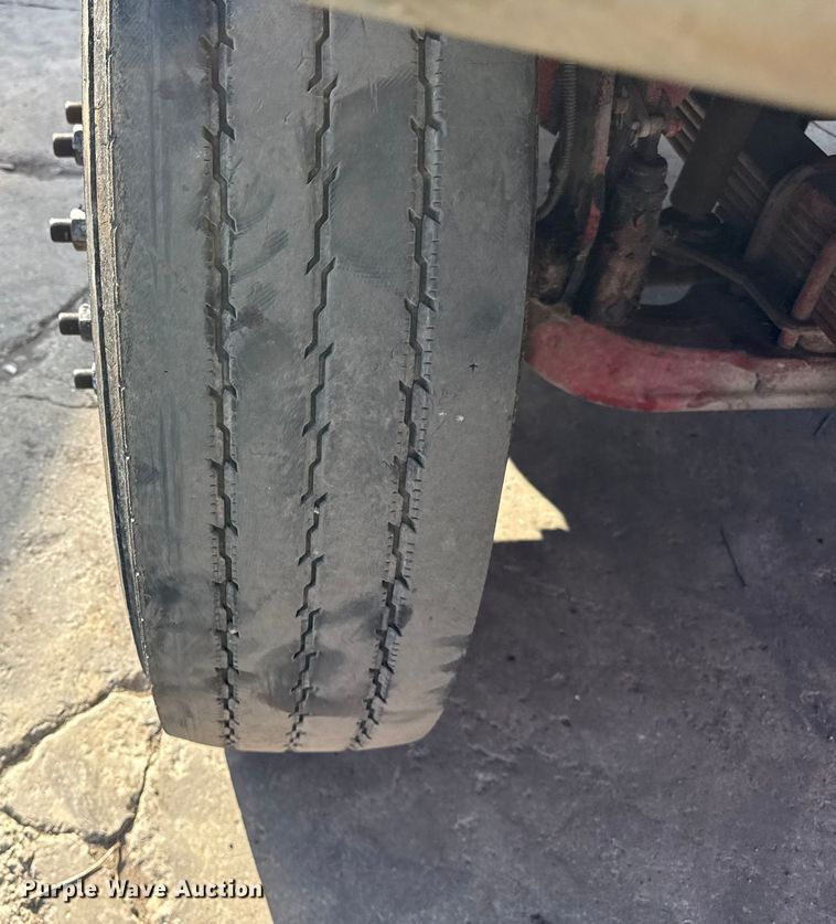 image for item EF2223 2004 Chevrolet C8500 truck cab and chassis