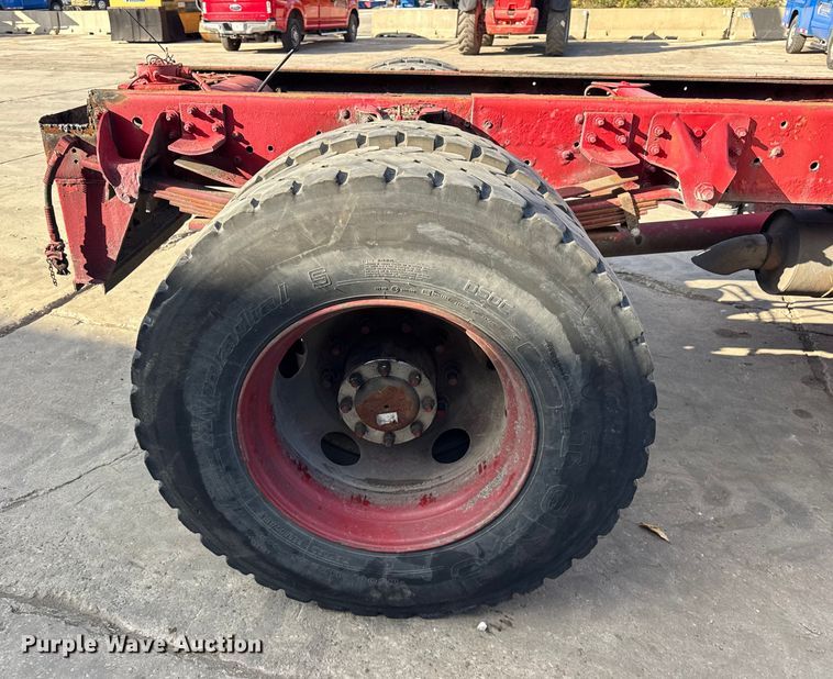 image for item EF2223 2004 Chevrolet C8500 truck cab and chassis