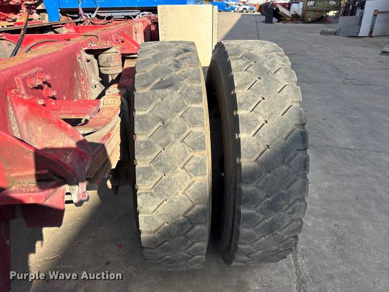 image for item EF2223 2004 Chevrolet C8500 truck cab and chassis