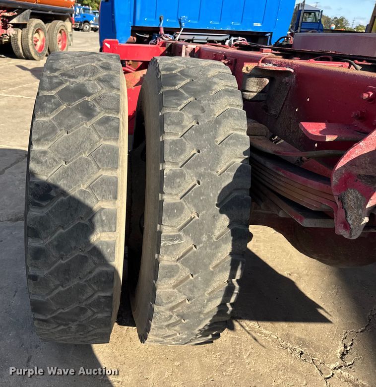 image for item EF2223 2004 Chevrolet C8500 truck cab and chassis