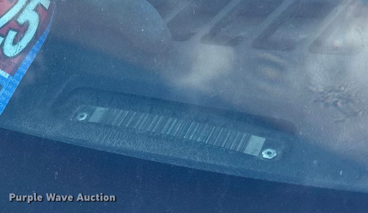 image for item EF2223 2004 Chevrolet C8500 truck cab and chassis