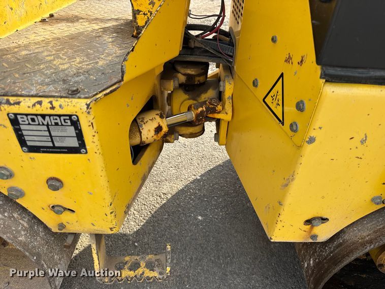 image for item EF2242 2006 Bomag BW 900-2 double drum vibratory roller