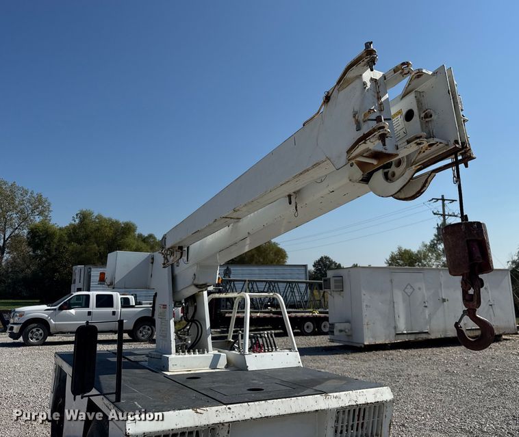 image for item EF2245 Broderson IC-80-3F crane