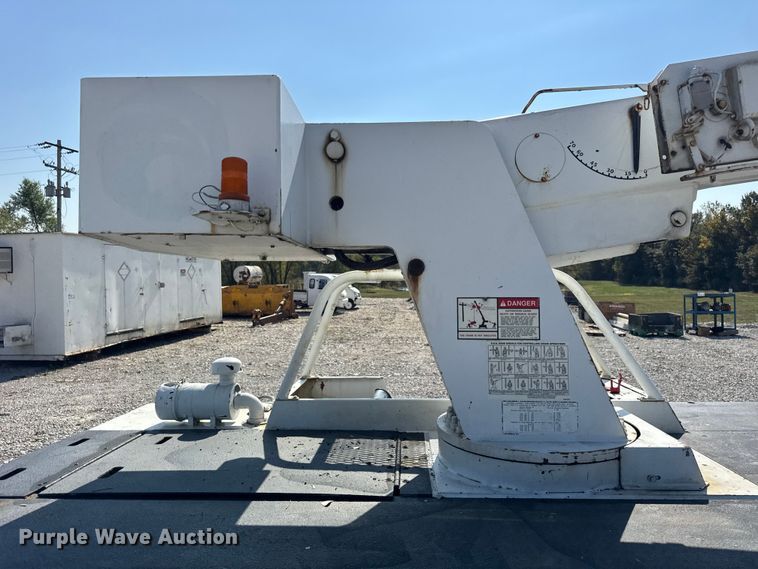 image for item EF2245 Broderson IC-80-3F crane