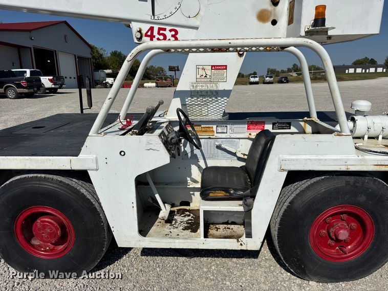 image for item EF2245 Broderson IC-80-3F crane