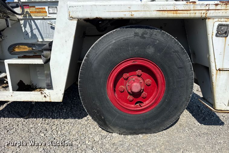 image for item EF2245 Broderson IC-80-3F crane