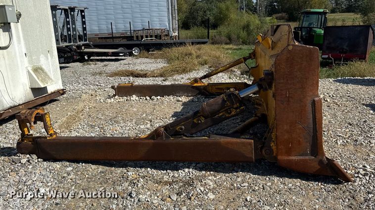 image for item EF2246 Komatsu D65-12 to D65-17 Dozer blade