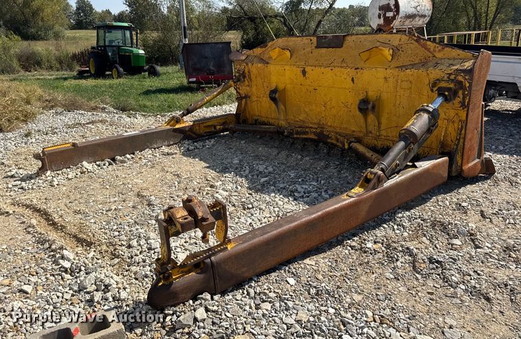 image for item EF2246 Komatsu D65-12 to D65-17 Dozer blade