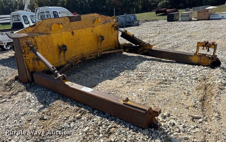 image for item EF2246 Komatsu D65-12 to D65-17 Dozer blade