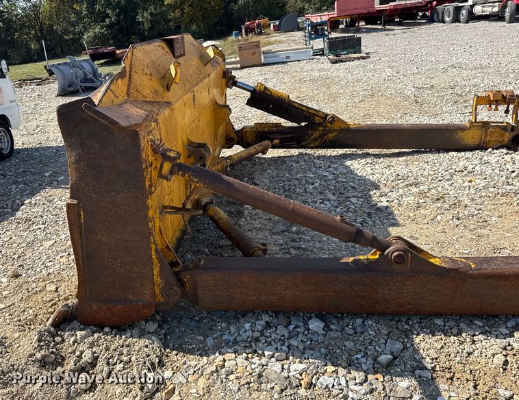 image for item EF2246 Komatsu D65-12 to D65-17 Dozer blade