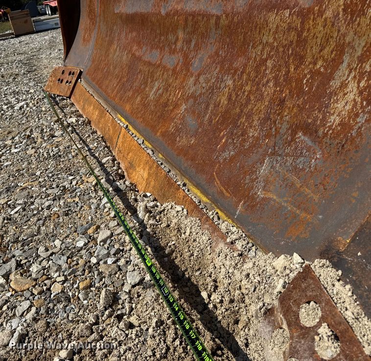 image for item EF2246 Komatsu D65-12 to D65-17 Dozer blade