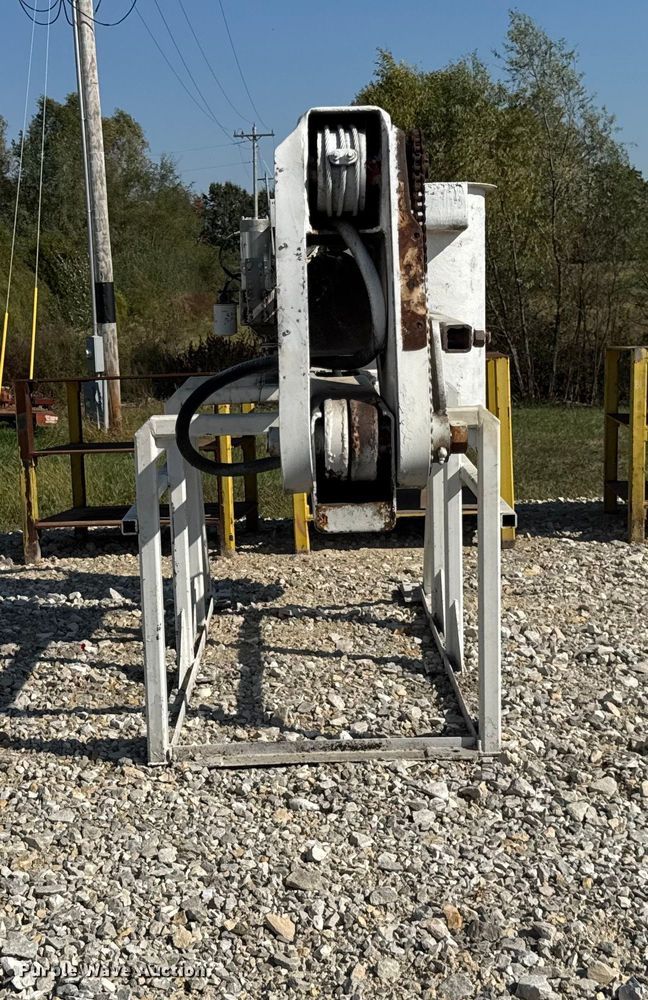 image for item EF2253 Bucket truck boom lift