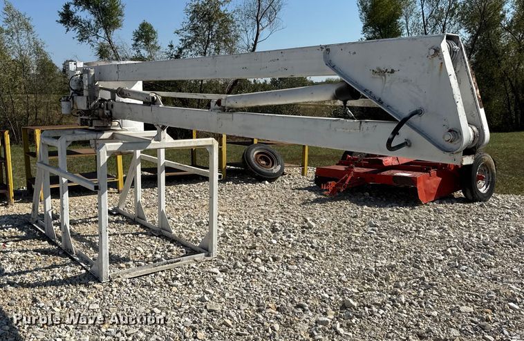 image for item EF2253 Bucket truck boom lift