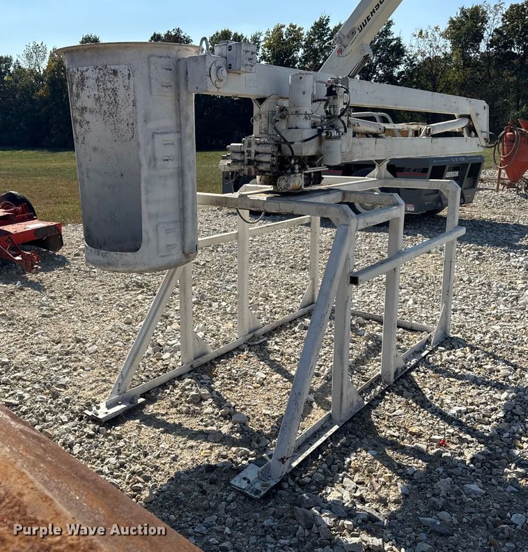 image for item EF2253 Bucket truck boom lift