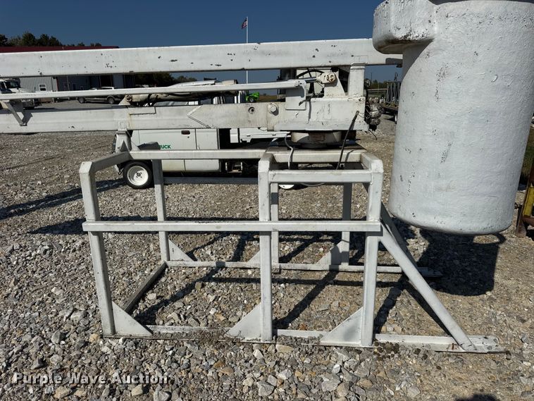 image for item EF2253 Bucket truck boom lift