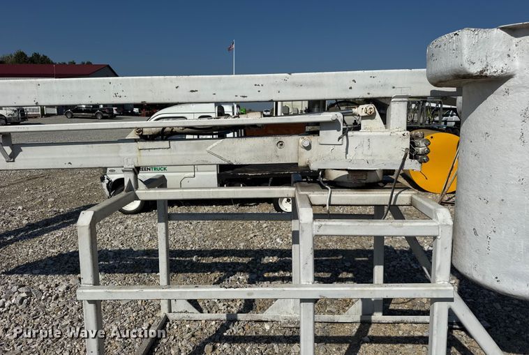 image for item EF2253 Bucket truck boom lift