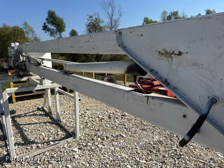 image for item EF2253 Bucket truck boom lift