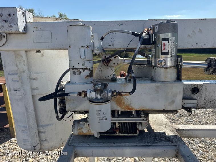 image for item EF2253 Bucket truck boom lift