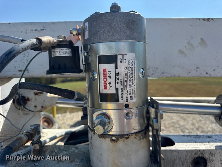 image for item EF2253 Bucket truck boom lift